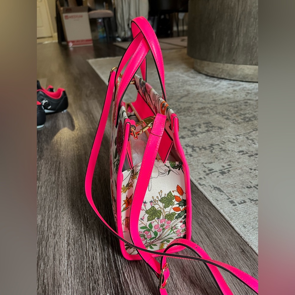 Gucci Floral Handbag - Picture 9 of 10